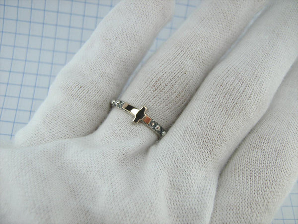 925 Sterling Silver and 375 gold finger rosary ring depicting cross. Item code RI001930. Picture 11