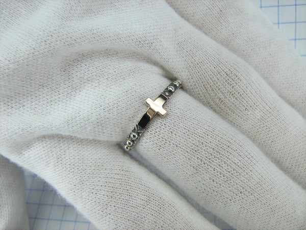 925 Sterling Silver and 375 gold finger rosary ring depicting cross. Item code RI001933. Picture 13