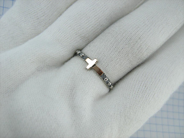 925 Sterling Silver and 375 gold finger rosary ring depicting cross. Item code RI001935. Picture 11