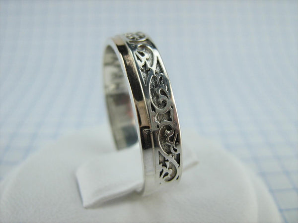 925 Sterling Silver and 375 gold band with prayer text inside the ring, decorated with Maltese cross and oxidized pattern. Item code RI001966. Picture 3