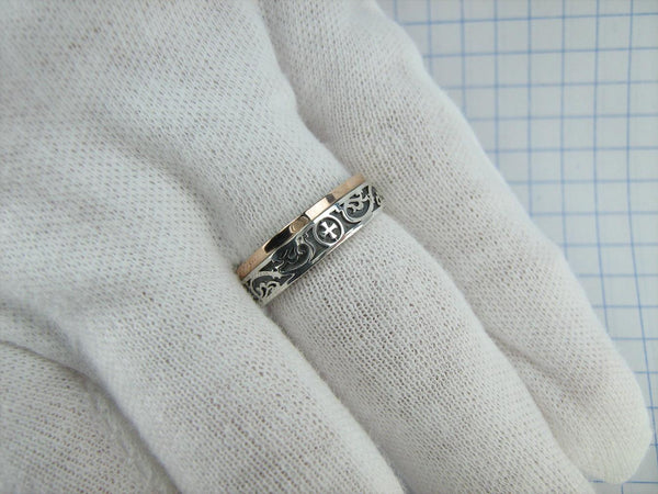 925 Sterling Silver and 375 gold band with prayer text inside the ring, decorated with Maltese cross and oxidized pattern. Item code RI001942. Picture 16