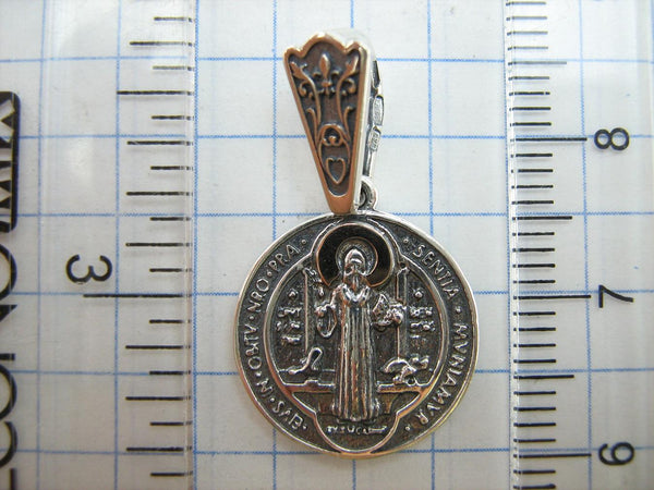 925 Sterling Silver and 375 Gold detailed medal depicting the icon of Saint Benedict. Item code MD001911. Picture 6