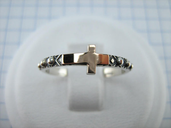925 Sterling Silver and 375 gold finger rosary ring depicting cross. Item code RI001933. Picture 2