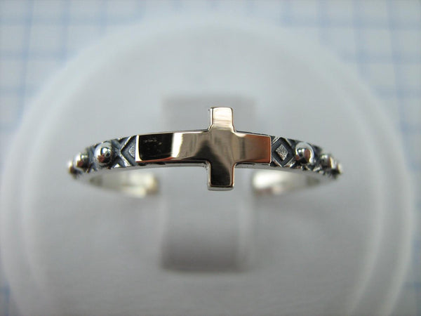 925 Sterling Silver and 375 gold finger rosary ring depicting cross. Item code RI001935. Picture 2