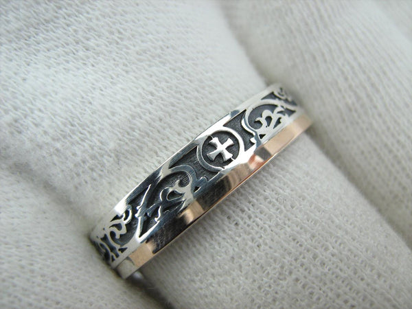 925 Sterling Silver and 375 gold band with prayer text inside the ring, decorated with Maltese cross and oxidized pattern. Item code RI001938. Picture 9