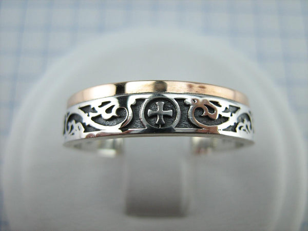 925 Sterling Silver and 375 gold band with prayer text inside the ring, decorated with Maltese cross and oxidized pattern. Item code RI001940. Picture 2