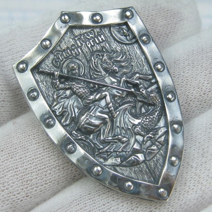 925 Sterling silver medal depicting Saint George and the Dragon. Item code MD001917. Picture 1