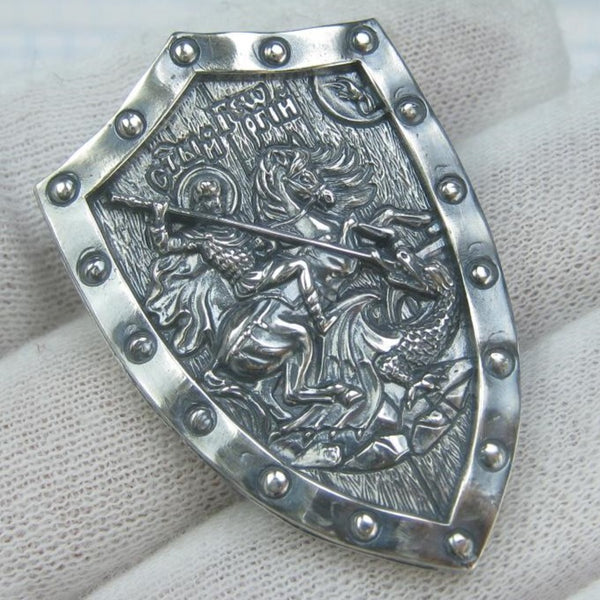 925 Sterling silver medal depicting Saint George and the Dragon. Item code MD001917. Picture 1