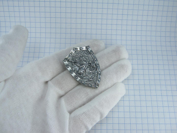 925 Sterling silver medal depicting Saint George and the Dragon. Item code MD001917. Picture 3