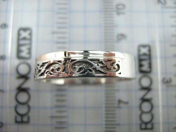 925 Sterling Silver and 375 gold band with prayer text inside the ring, decorated with Maltese cross and oxidized pattern. Item code RI001965. Picture 9