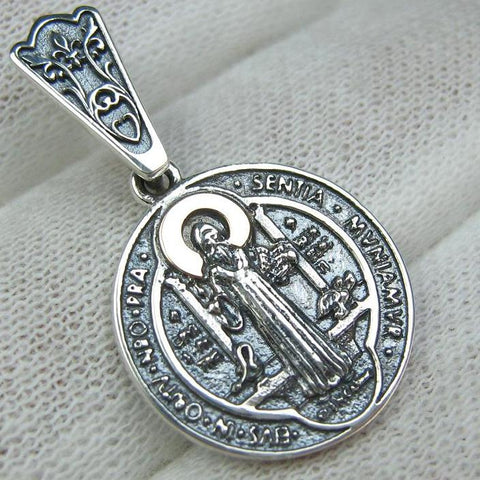 925 Sterling Silver and 375 Gold detailed medal depicting the icon of Saint Benedict. Item code MD001911. Picture 1