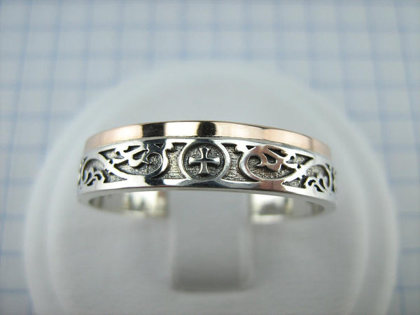 925 Sterling Silver and 375 gold band with prayer text inside the ring, decorated with Maltese cross and oxidized pattern. Item code RI001965. Picture 2