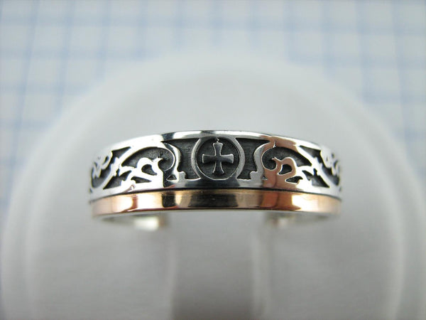 925 Sterling Silver and 375 gold band with prayer text inside the ring, decorated with Maltese cross and oxidized pattern. Item code RI001941. Picture 2