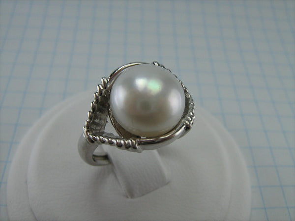 Pre-owned and estate 925 solid Sterling Silver ring with large genuine white freshwater pearl, round and button shaped.