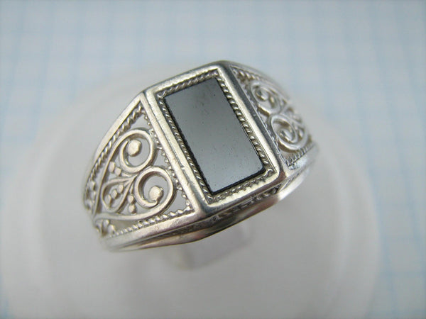 925 solid Sterling Silver signet ring with openwork pattern and black stone.