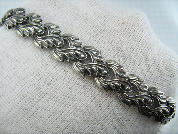 925 solid Sterling Silver bracelet with leaf pattern decorated with manual work and oxidized finish.