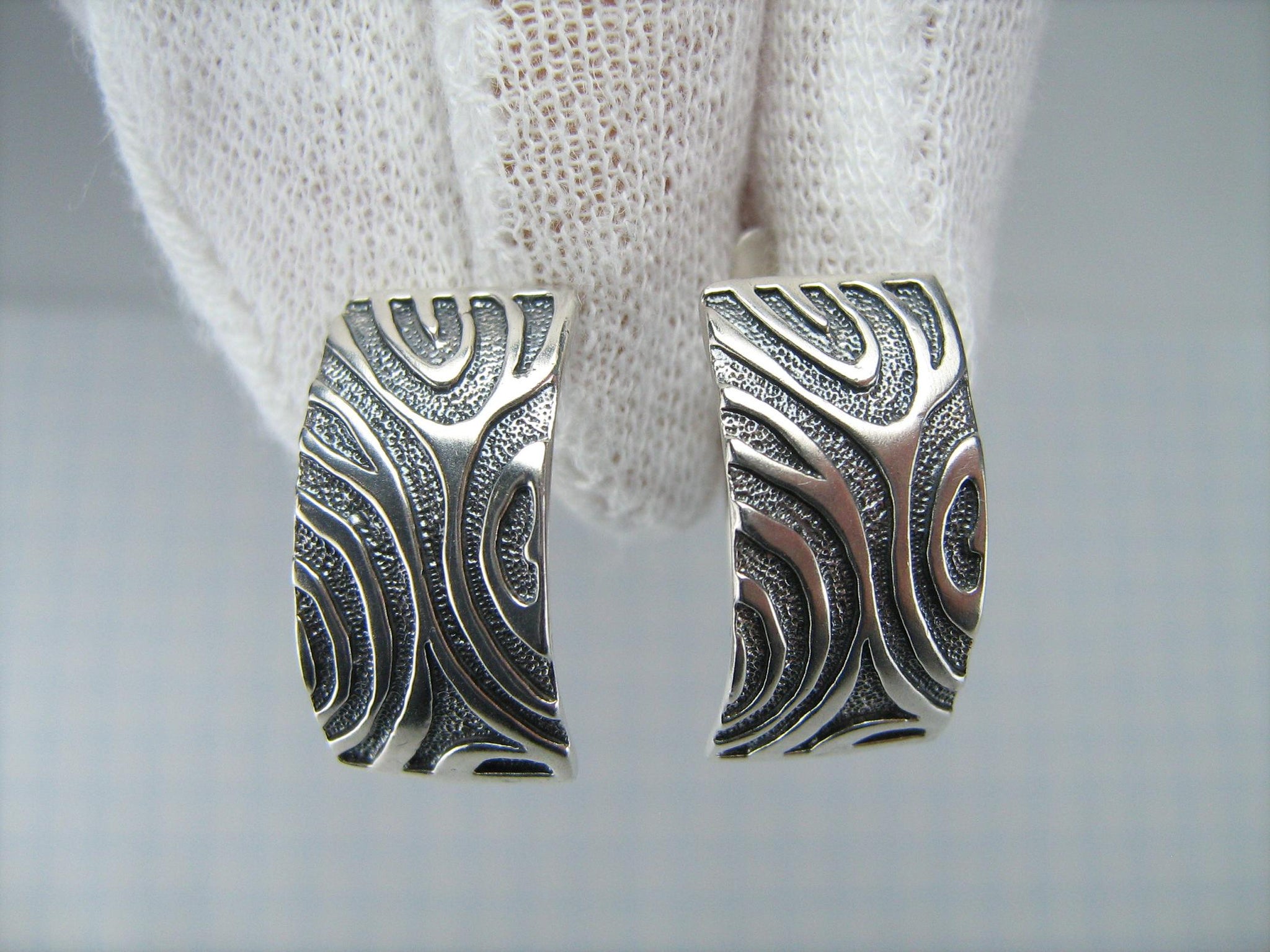Rare Design 925 Sterling Silver Earrings with Oxidized Pattern