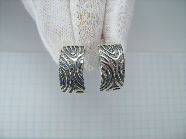 925 solid Sterling Silver earrings with latch back snap closure and oxidized animal stripes pattern.