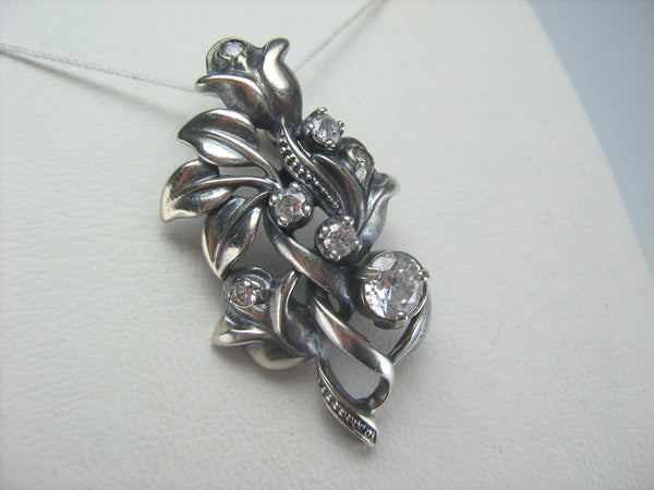 925 Sterling Silver pendant shaped bouquet of roses with white Cubic Zirconia stones.