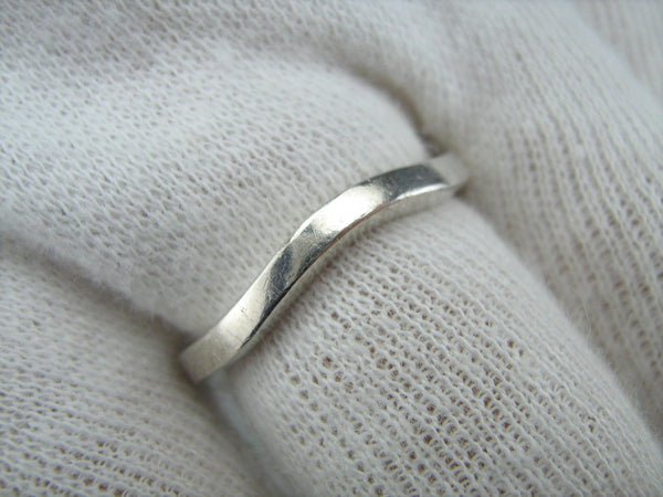 925 Sterling Silver narrow band shaped wave.