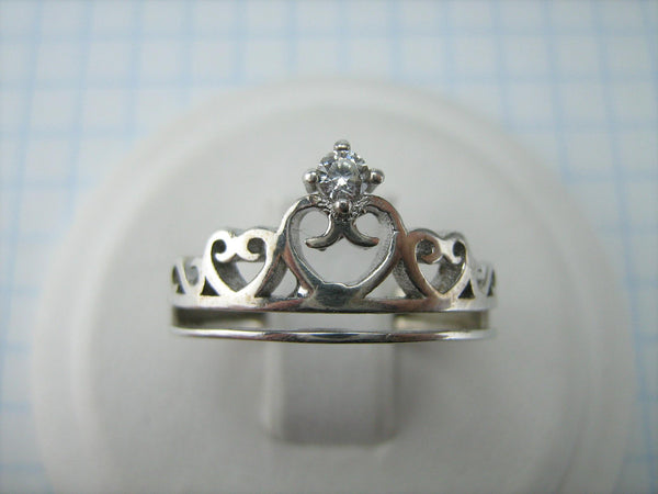 Vintage 925 solid Sterling Silver ring with openwork filigree finish shaped crown.