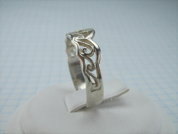 Vintage 925 solid Sterling Silver ring with openwork pattern shaped crown.