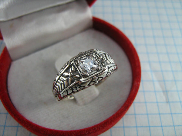 Pre-owned and estate 925 solid Sterling Silver ring with pattern decorated with round clear Cubic Zirconia stone
