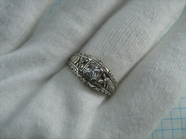 Pre-owned and estate 925 solid Sterling Silver ring with pattern decorated with round clear Cubic Zirconia stone