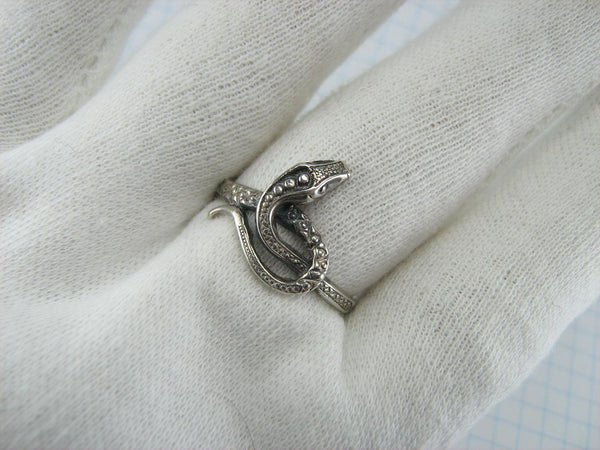 925 solid Sterling Silver ring with manual work and oxidized pattern shaped snake.
