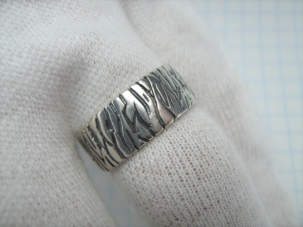 925 solid Sterling Silver ring decorated with oxidized pattern depicting tiger or zebra stripes.