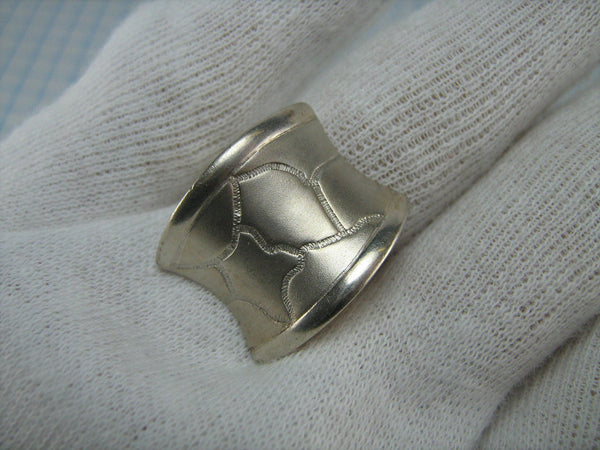 Pre-owned and estate 925 solid Sterling Silver ring with frosted mat pattern looking like leather patchwork and saddle decorated with openwork finish