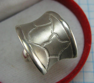 Pre-owned and estate 925 solid Sterling Silver ring with frosted mat pattern looking like leather patchwork and saddle decorated with openwork finish