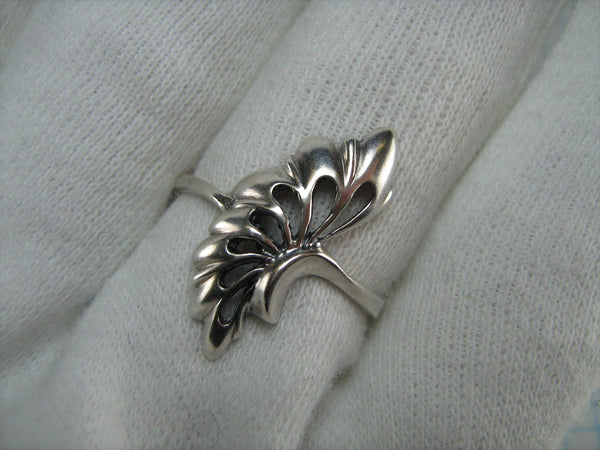 Pre-owned and estate 925 solid Sterling Silver ring depicting a long leaf or a fan decorated with handicraft oxidized openwork finish