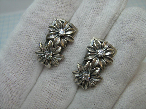 SOLID 925 Sterling Silver Earrings Ox-eye Daisy Camomile Petals Floral Plant Flower Shaped Openwork Pattern Oxidized Fashion Style Design Latch Back Snap Closure Fastening CZ Gemstones Cubic Zirconia Vintage Manual Work Jewelry Fine Jewellery ER000064