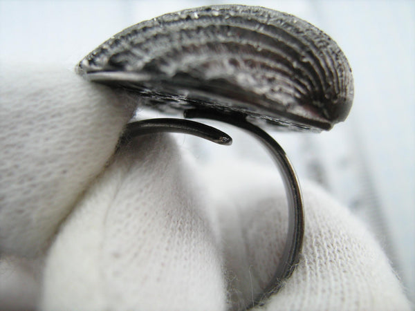 925 Sterling Silver and black rhodium plated ring with shell decorative element and with adjustable size.