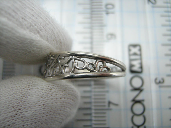 Lovely 925 solid Sterling Silver ring with openwork filigree pattern decorated with round clear Cubic Zirconia stones.
