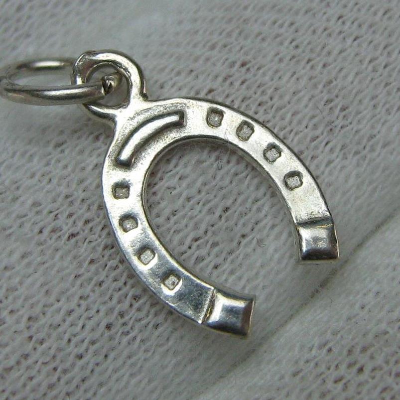 Vintage solid 925 Sterling Silver lucky horseshoe pendant for good luck decorated with detailed finish