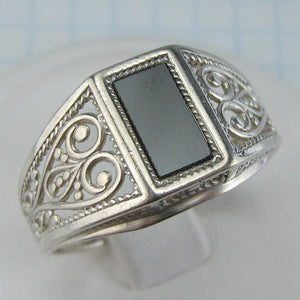 925 solid Sterling Silver signet ring with openwork pattern and black stone.